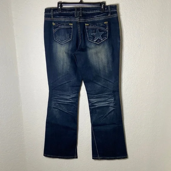 Z2 Jeans Women's Dark Blue Flare Jeans - Picture 3 of 6